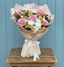 Букет цветов из:  Гвоздики, Орхидеи и Розы в Упорово