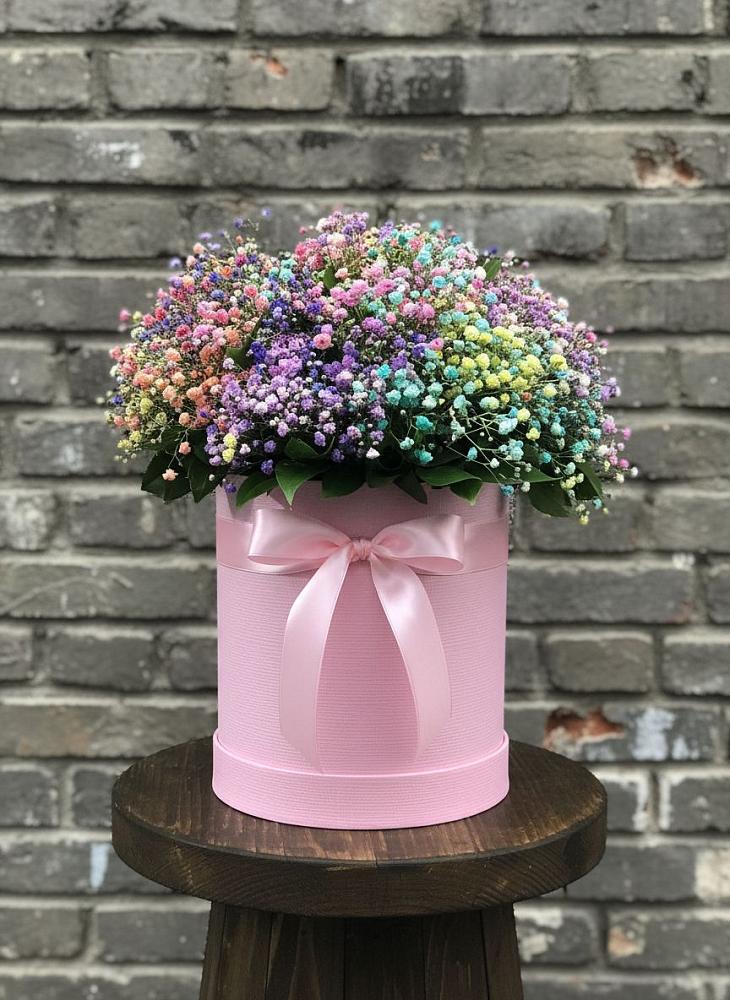 Цветочная композиция из Гипсофила и Розы в шляпной коробке в Упорово