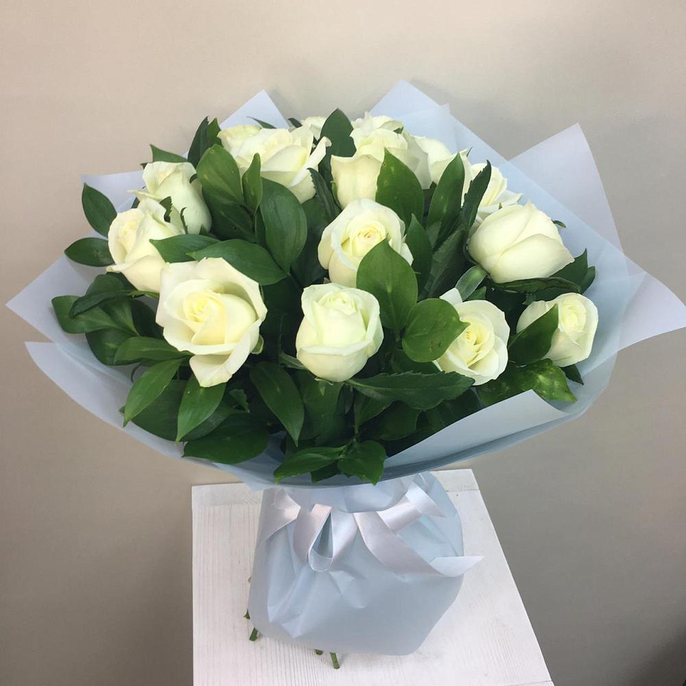 Букет 15 Белых роз Проуд в Упорово