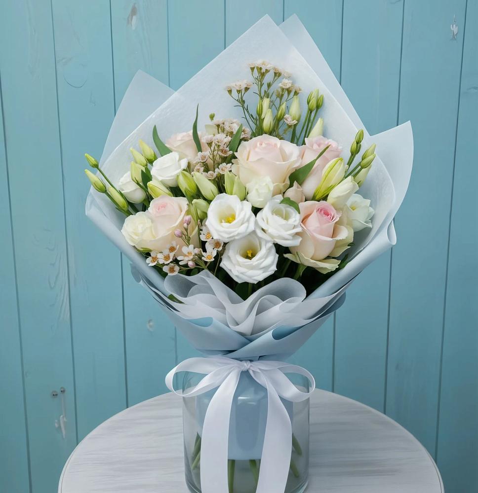 Букет цветов из: Розы и Лизиантусы в Упорово