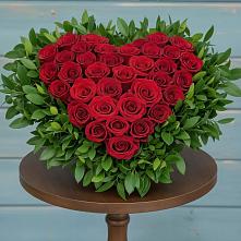 Цветочная композиция из Розы в виде сердца в Упорово