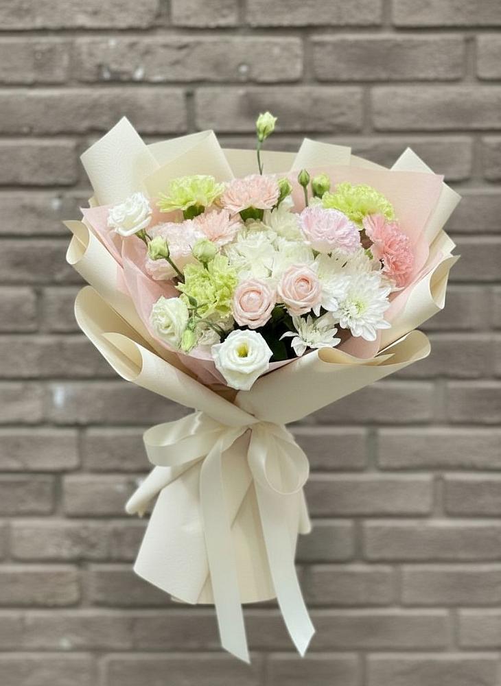 Букет цветов из: Гвоздики, Розы, Лизиантусы и Хризантемы в Упорово