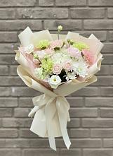 Букет цветов из:  Гвоздики, Розы, Лизиантусы и Хризантемы #REPLACE_PRED# Упорово