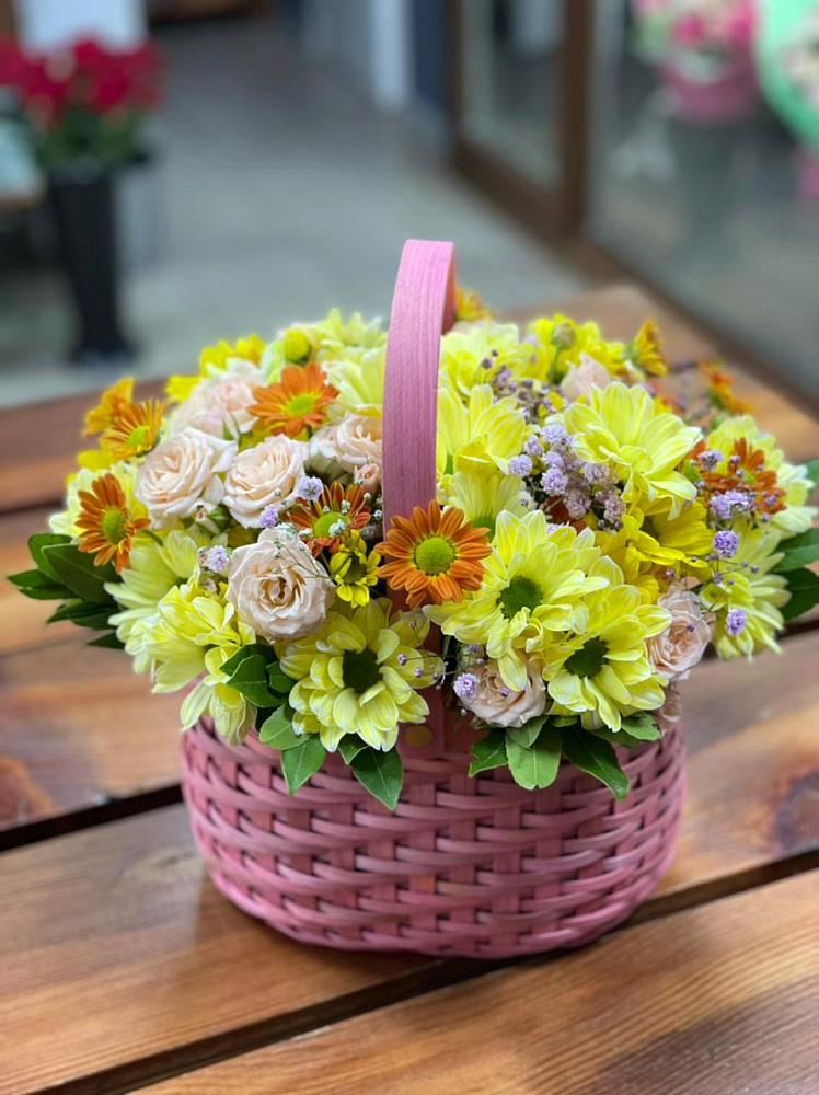Цветочная композиция из Хризантемы и Розы в корзине в Упорово