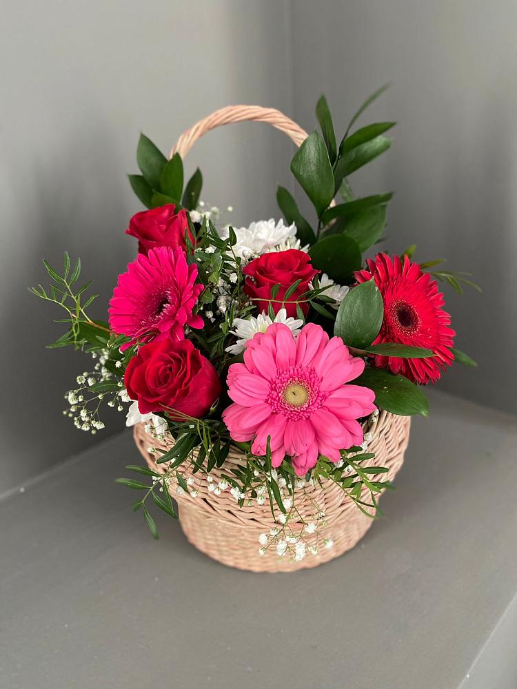 Цветочная композиция из Розы, Хризантемы и Герберы в корзине в Упорово