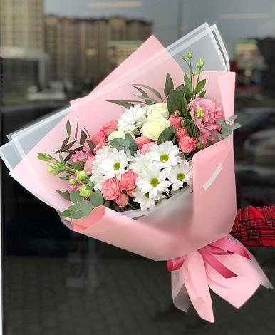 Букет цветов из: Розы, Лизиантусы и Хризантемы в Упорово